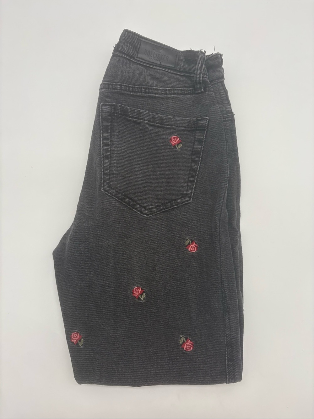 Hollister Black Rose Embroidered High Rise Mom Jeans Women’s 00-R